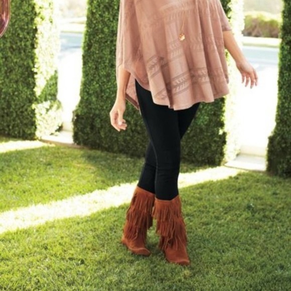Minnetonka 3 Layer Fringe Boot Brown Suede - Picture 11 of 12